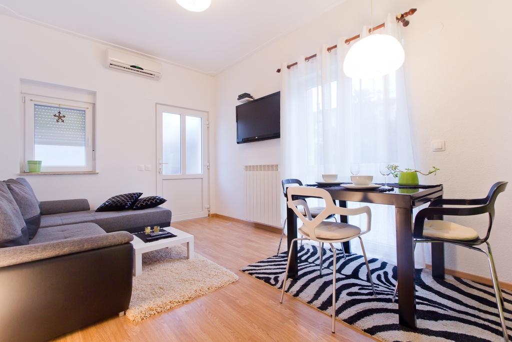 Apartma Aida *